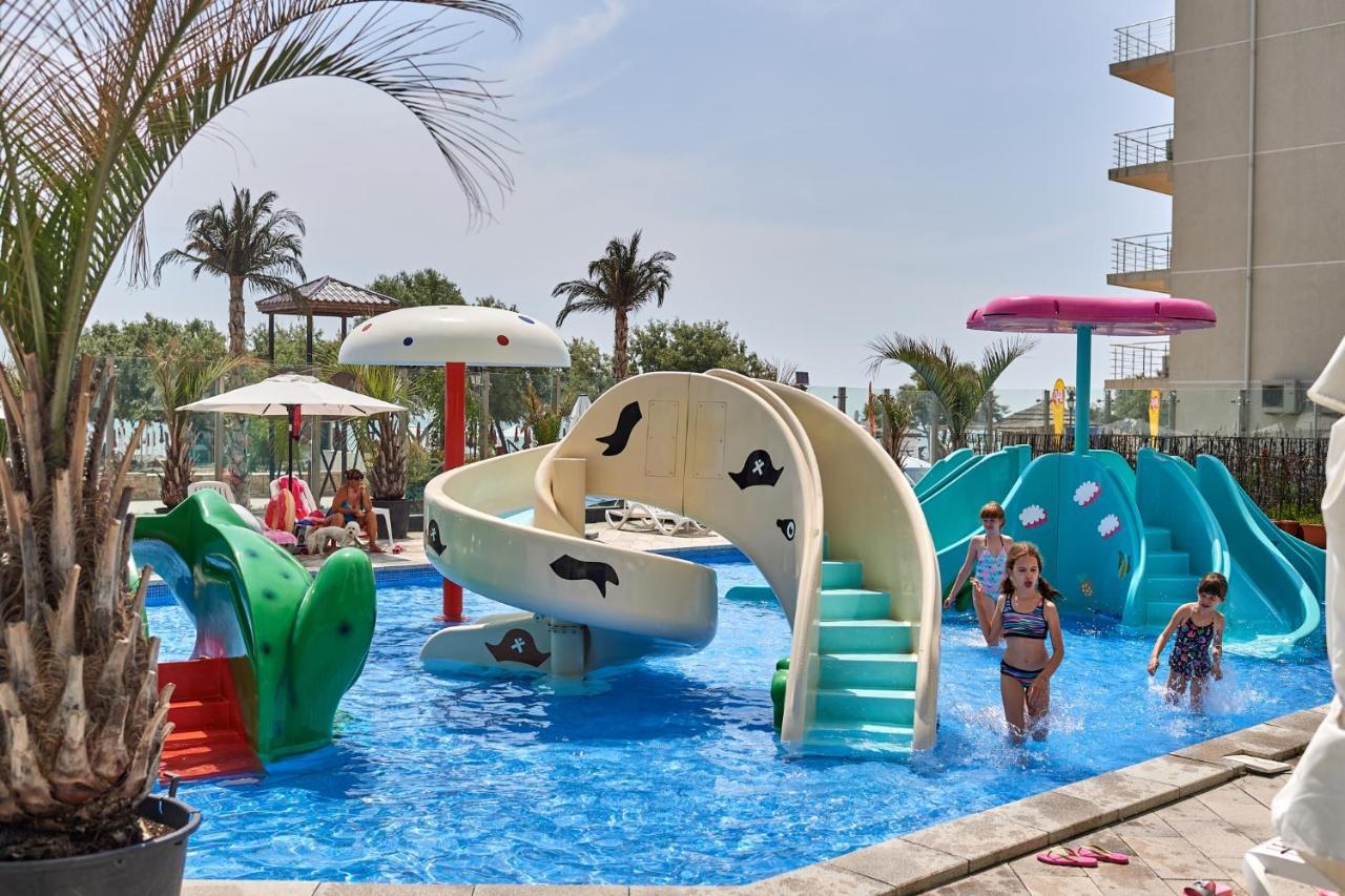 Sunfest Aparthotel Pool & Spa Mamaia Nord Năvodari Buitenkant foto